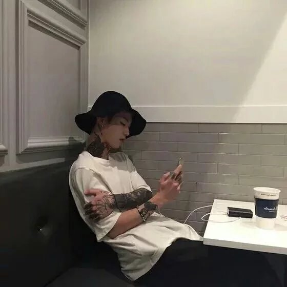 周行霭岚